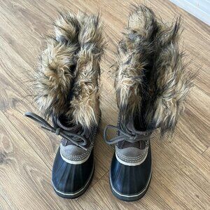 Joan of Artic Women's waterproof boot